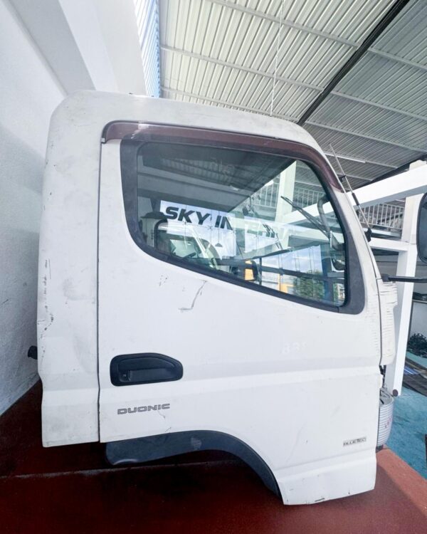 Mitsubishi Fuso Front Truck Cabin - Image 3