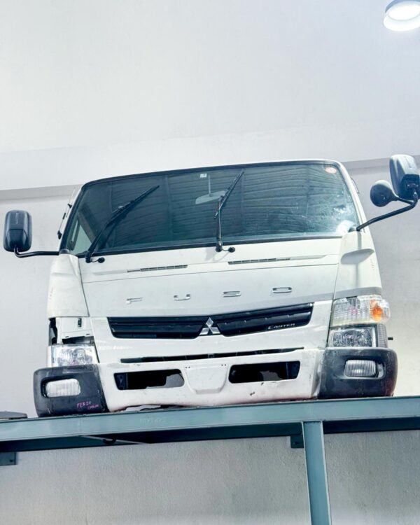 Mitsubishi Fuso Front Truck Cabin