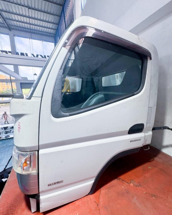 Mitsubishi Fuso Front Truck Cabin - Image 2