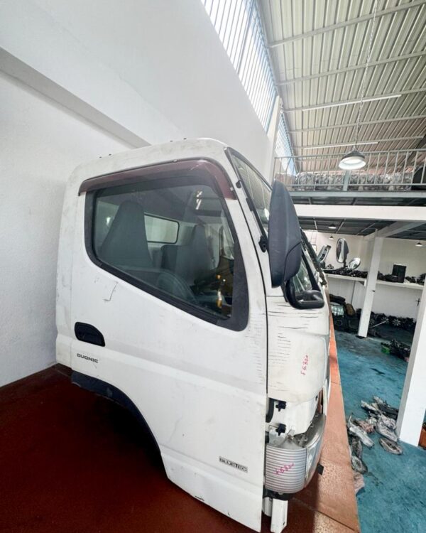 Mitsubishi Fuso Front Truck Cabin - Image 5