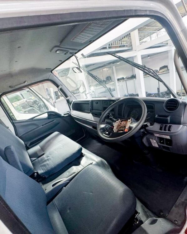 Mitsubishi Fuso Front Truck Cabin - Image 7