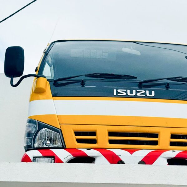Isuzu Elf Truck Cabin - Image 3