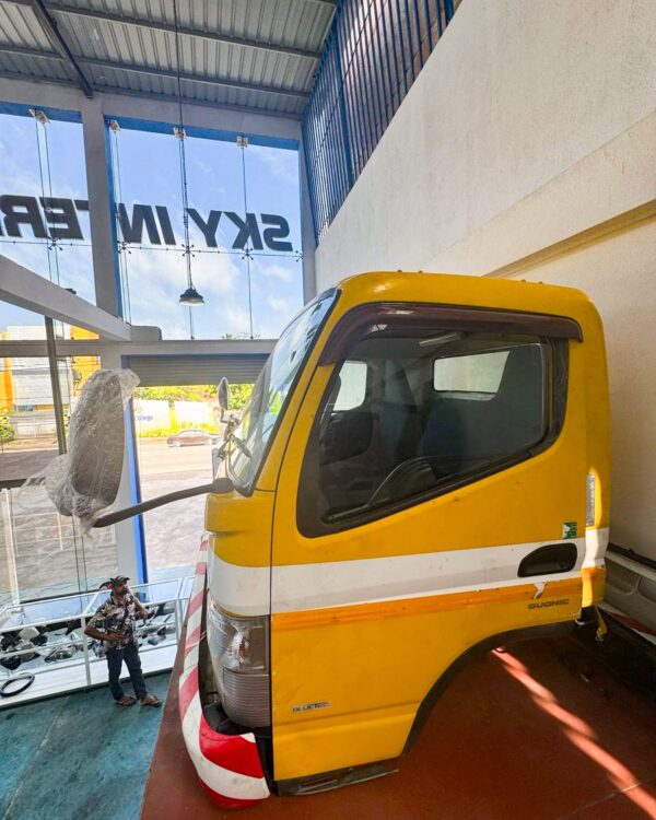 Mitsubishi Fuso Truck Cabin - Image 3