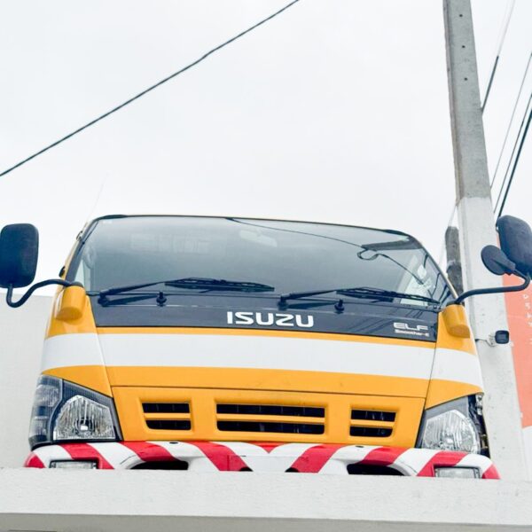 Isuzu Elf Truck Cabin