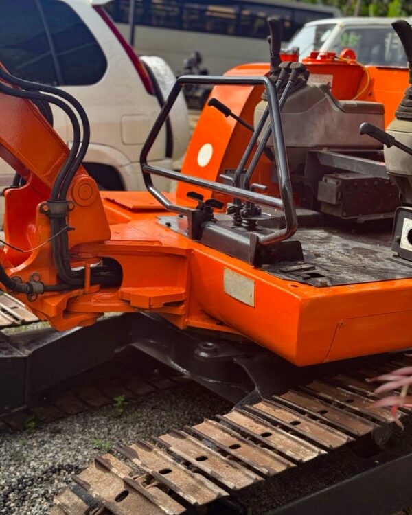 Hitachi EX 30 Excavator - Image 2
